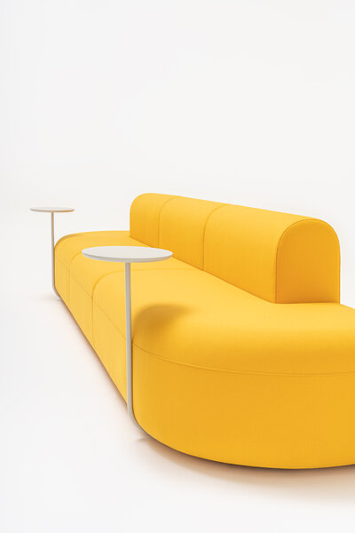 La cooperación entre diseñadores, ingenieros y técnicos garantiza la armonía entre diseño y comodidad de nuestros sofás y sillones. Los materiales, las soluciones técnicas y los componentes han sido desarrollados para que cada producto sea funcional, cómodo y estético.
