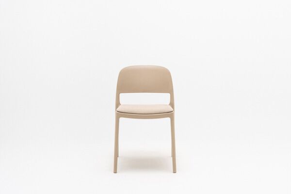 Blendy plastic chair with upholstered seat
