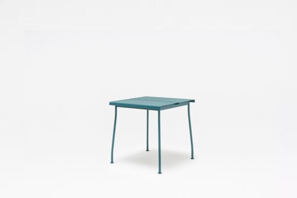 Flaner café table