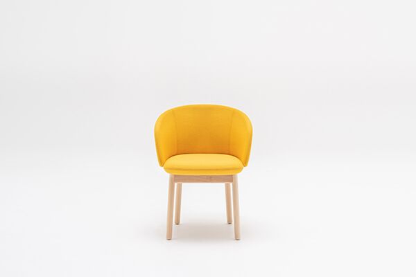 Grace chair with wooden base