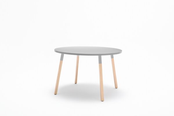 Ogi W mesa con patas de madera