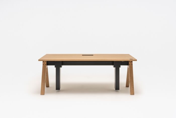 Viga - desk with height adjustment