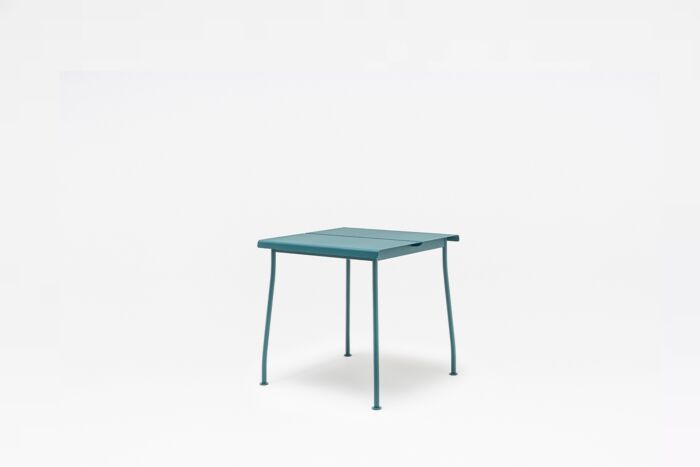Flaner - café table