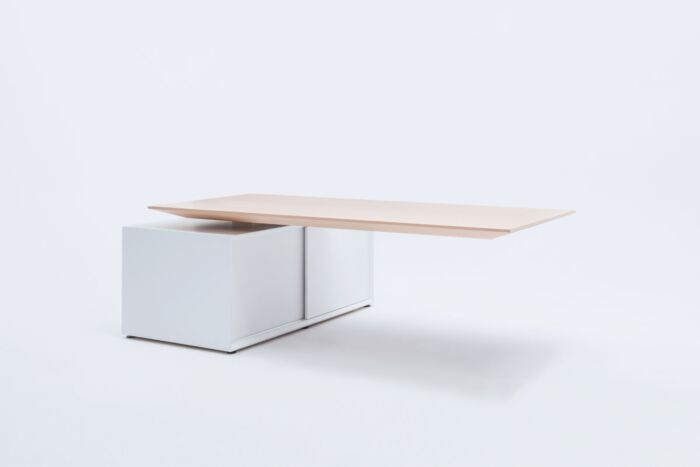 Gravity - executive desk height adjustment