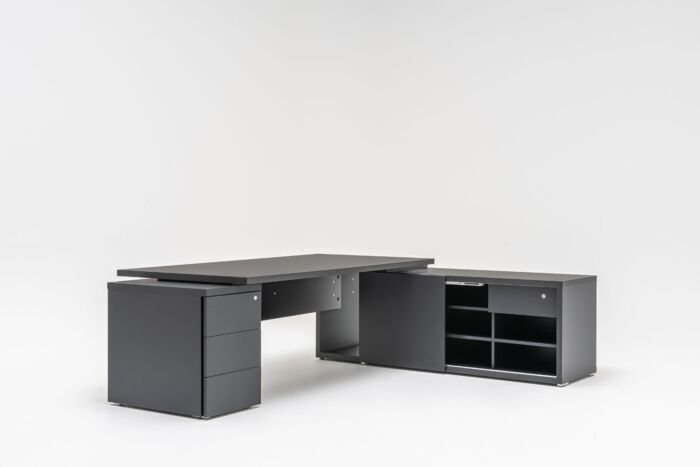 Mito - executive desk