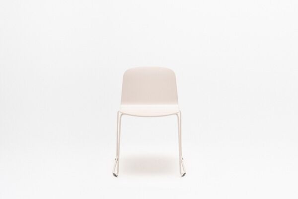 Nud - silla de contrachapado con base en forma de patín