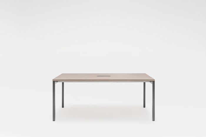Ogi Y - Tisch