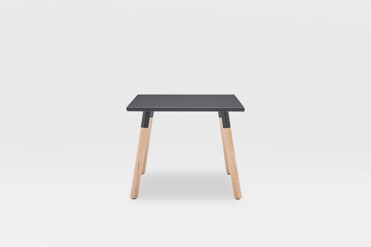 Tables basses avec pieds en bois