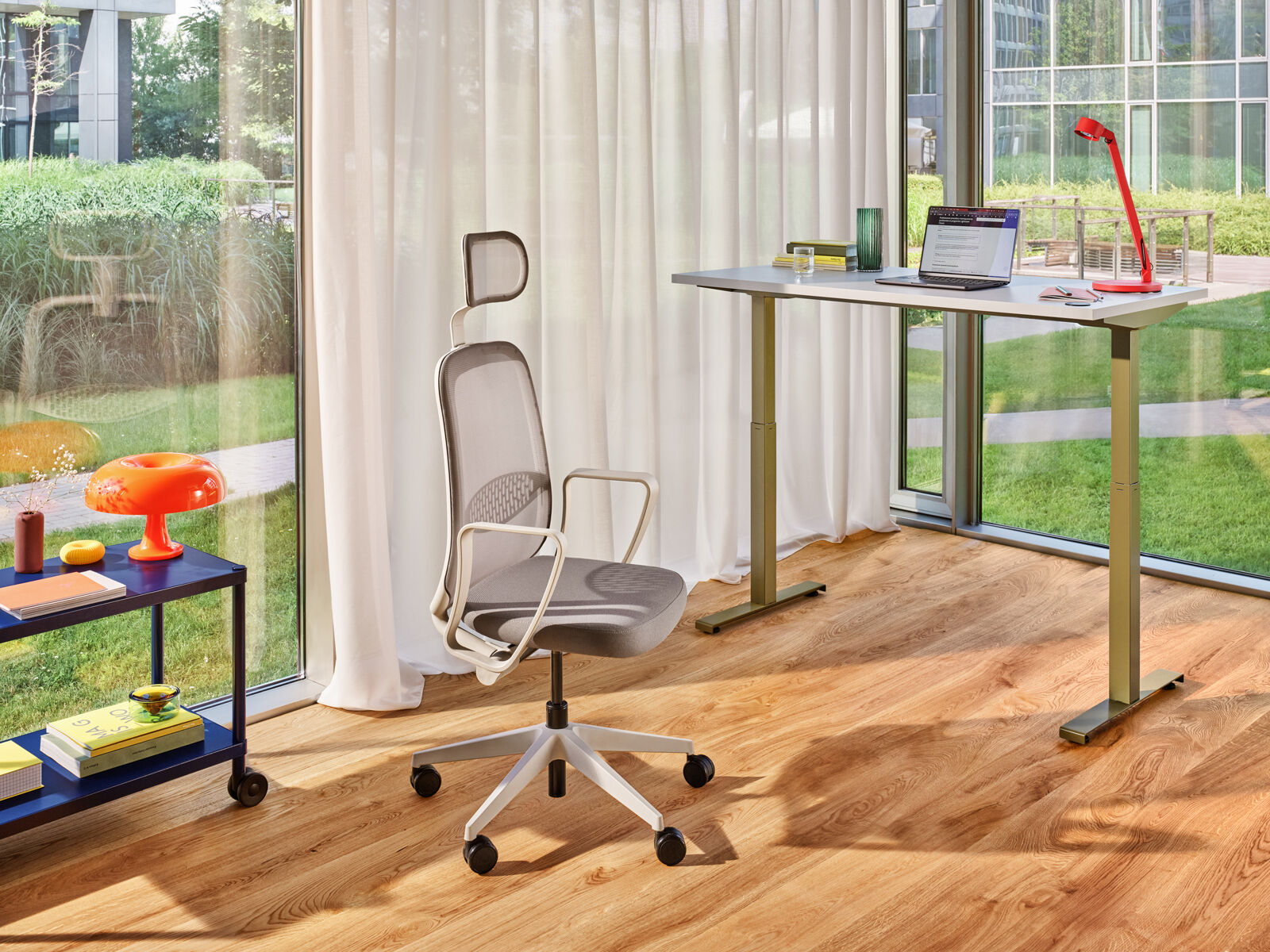 bench desk with electric height adjustment, twin-motor frame Ogi Drive