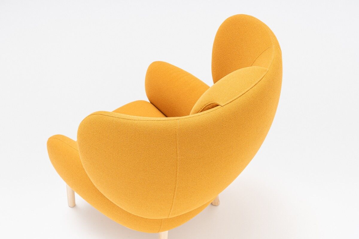 armchair with headrest wooden base Grand Grace