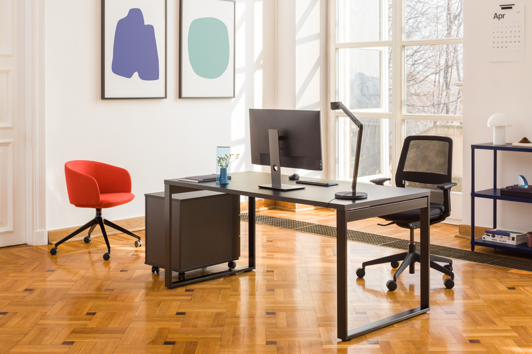 Standard version: Ogi Q desk with managerial cabinet and Apex office chair