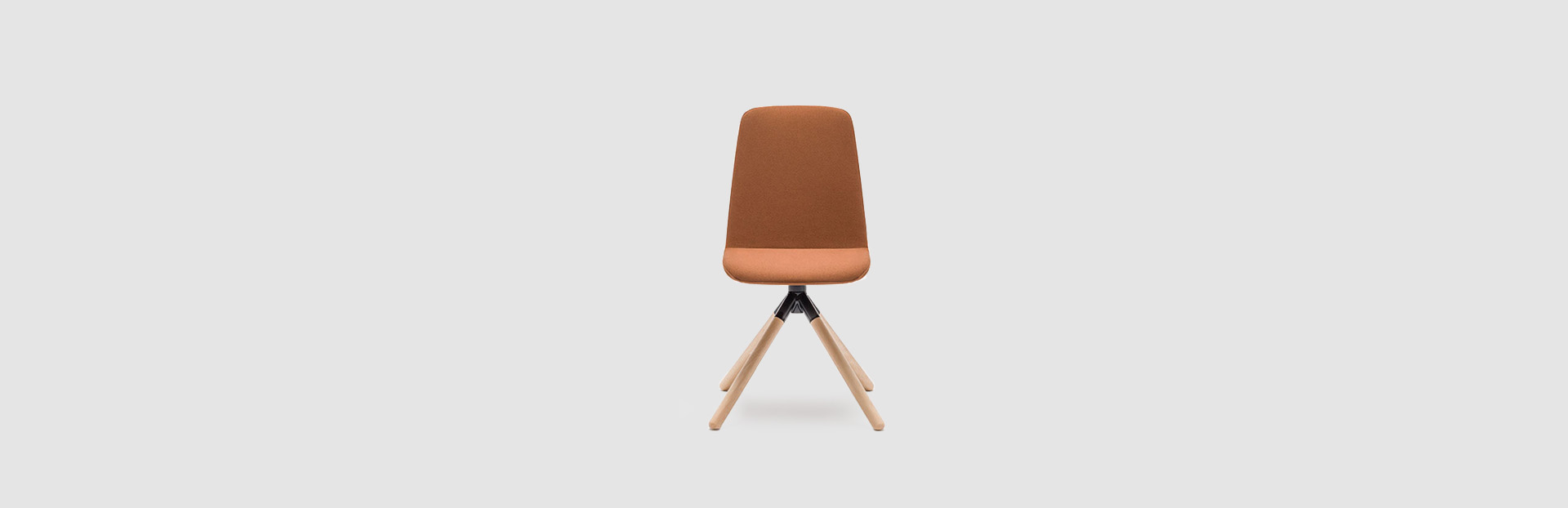 silla giratoria con patas de madera Ulti