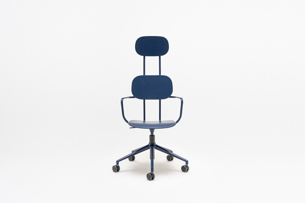 New School sedia con poggiatesta in legno multistrato con altezza regolabile