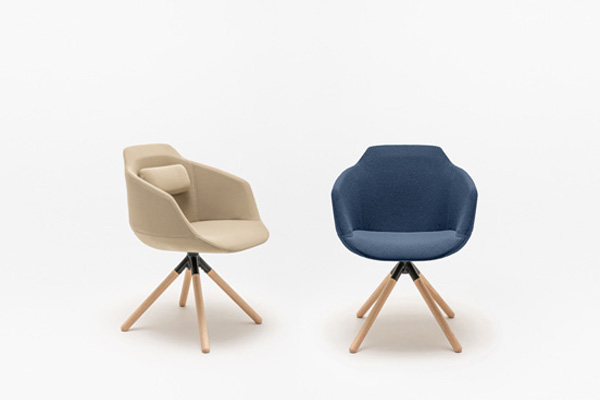 Ultra sedia con base girevole in legno