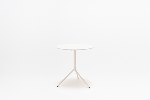 Luna café table