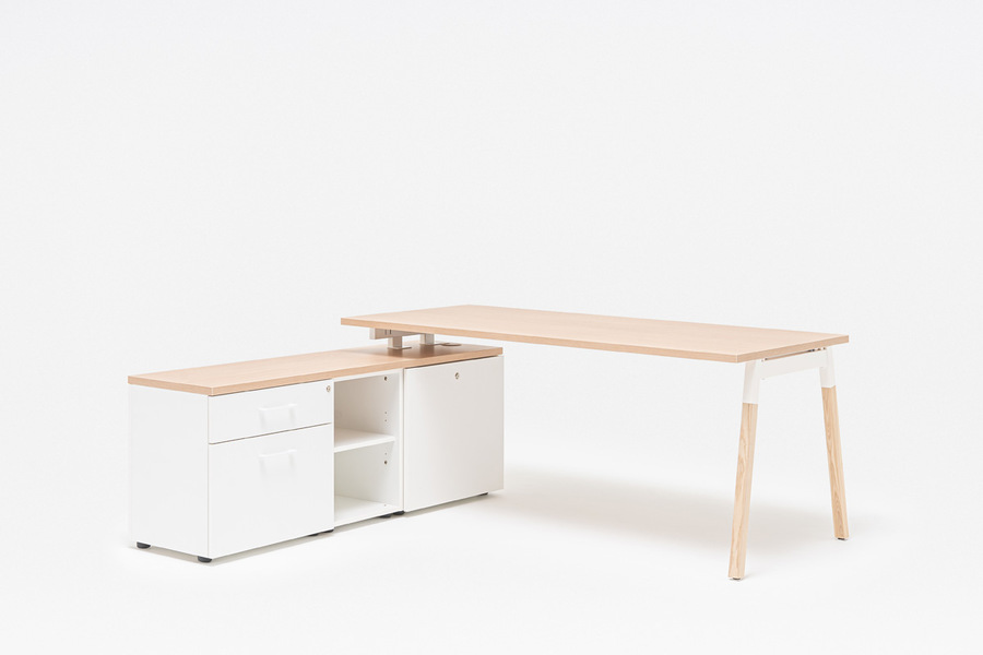 Ogi W desk with managerial cabinet