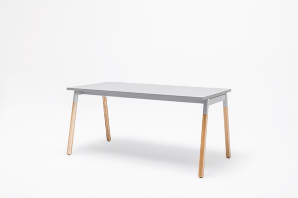 Ogi W desk