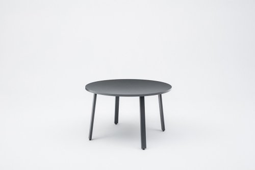 Ogi A café table