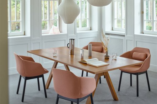 Ultra - Stuhl mit Holzgestell