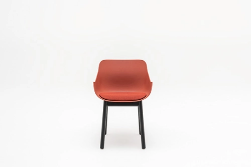 Baltic Remix sedia con base in legno