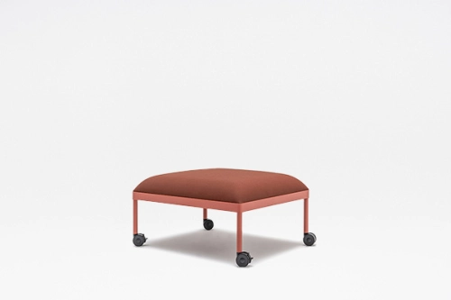 Stilt pouf